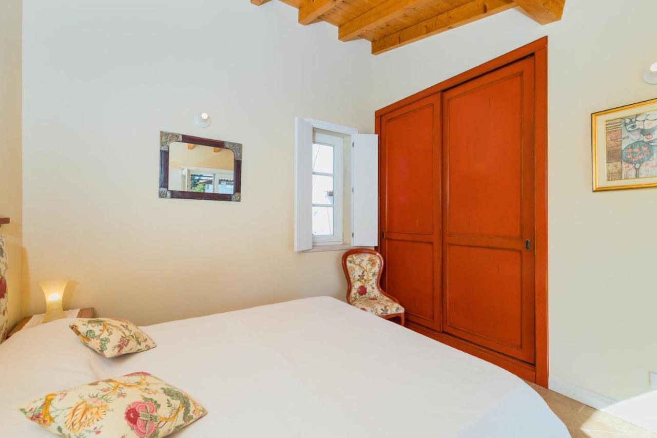 Gotas De Luar Turismo Rural Guest House วิลานอวา ดิ มิลฟงติส ภายนอก รูปภาพ